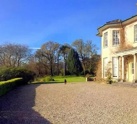 Chateau Sleeps 30 Wifi